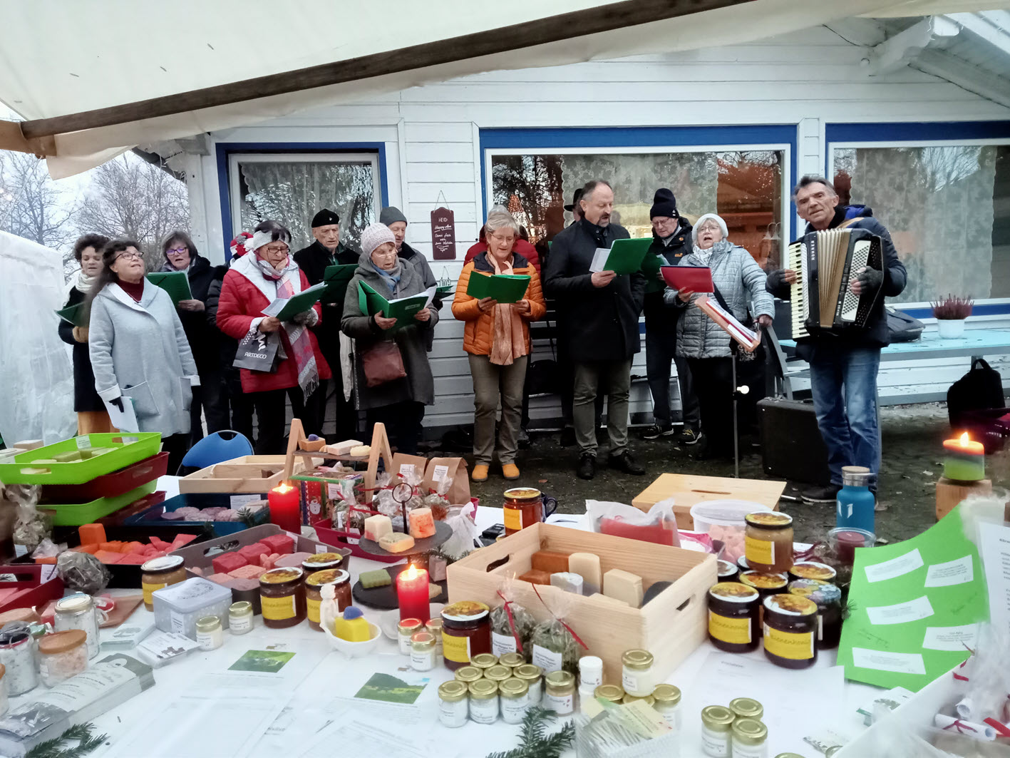 Read more about the article <strong>Mit Weihnachtsliedern in den Advent</strong>